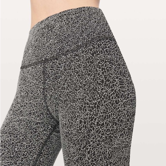 Lululemon Wunder Under Hi-Rise 1/2 Tight 17” - Picture 2 of 6